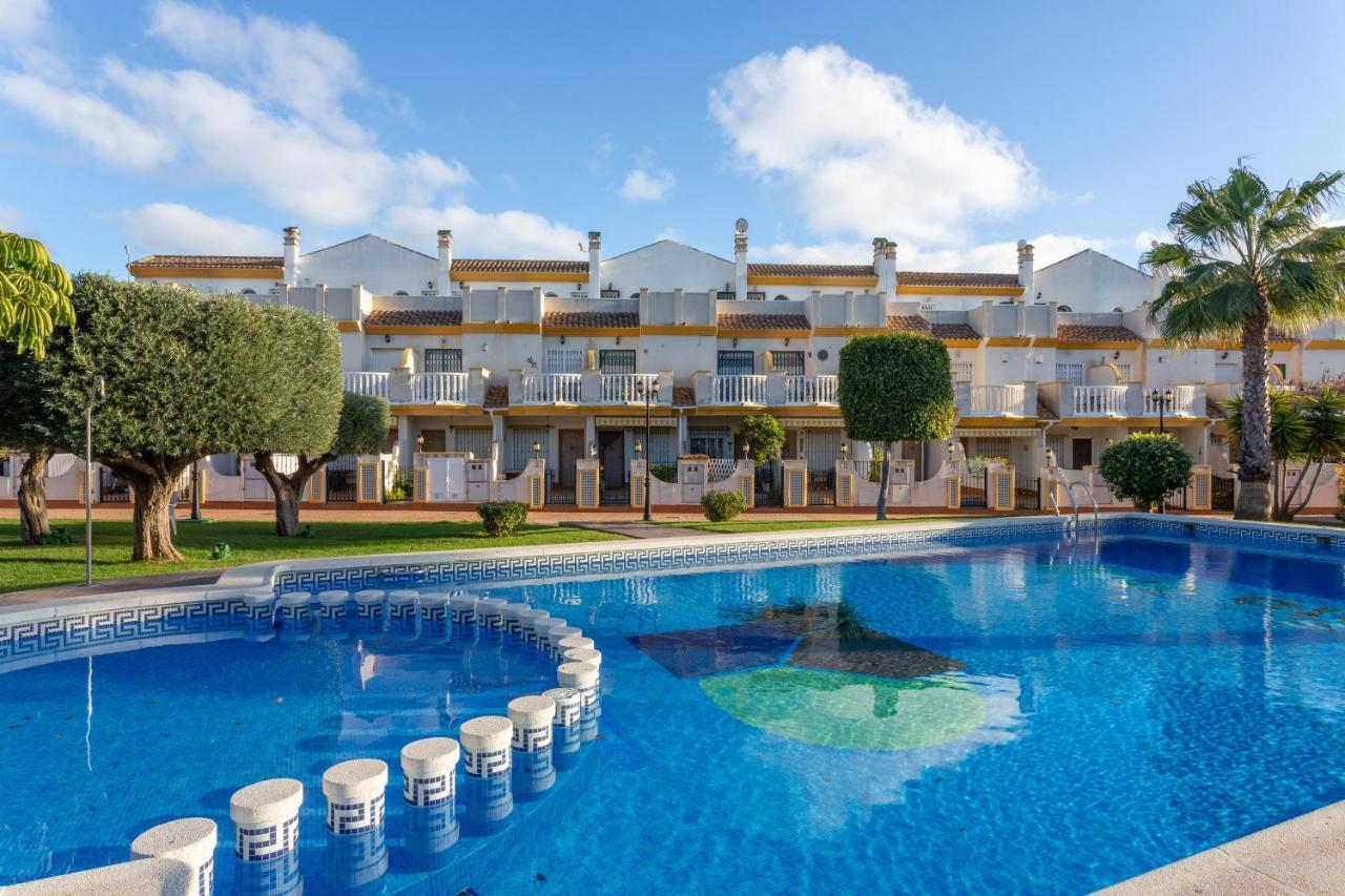 Pool-Side Townhouse In Cabo Roig Villa Orihuela Kültér fotó