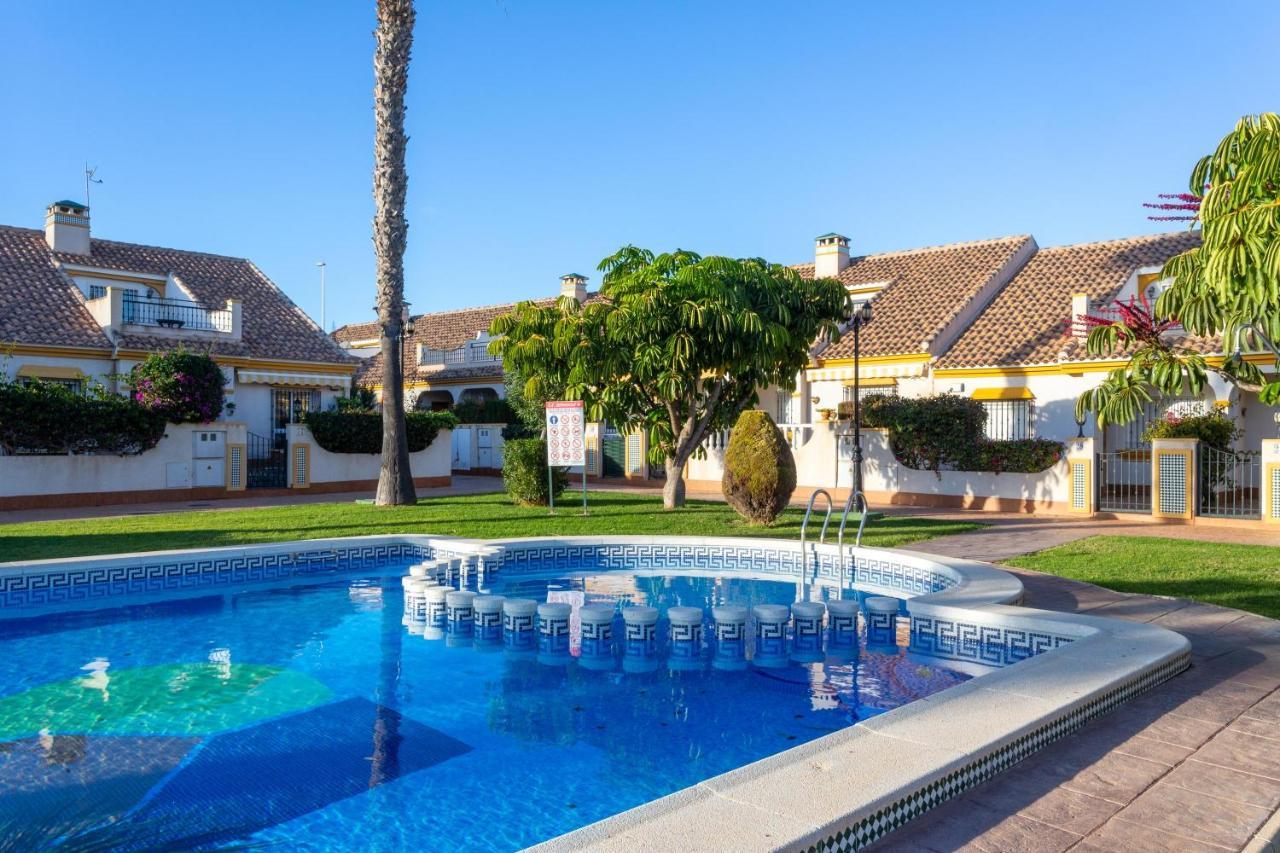 Pool-Side Townhouse In Cabo Roig Villa Orihuela Kültér fotó